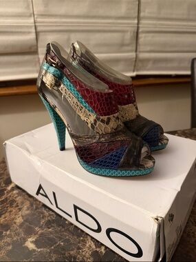 Brand new multi color Aldo Lacau-48 heels size 7.5